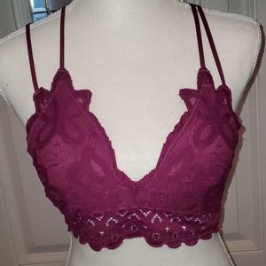 NWOT MEDIUM LACE BRALETTE